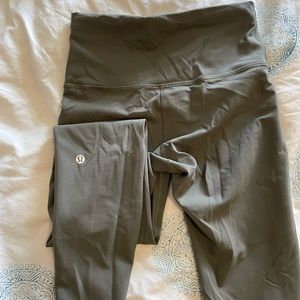 Wunder train high rise tight 28” length size 6 in army green
